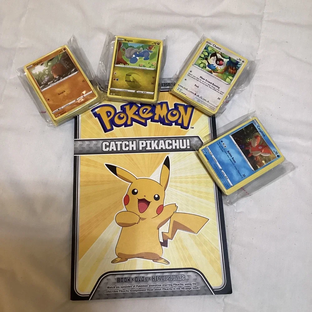 Pokemon Catch Pikachu! Deluxe Book only with 200 random Trading Cards Included